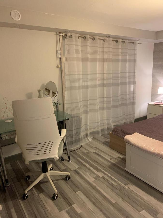 Airport16 Bed And Breakfast 韦切什 外观 照片